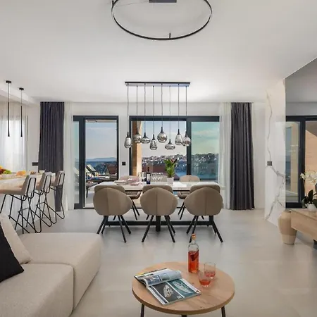 Luxury With Swimming Pool And Sauna تروغير