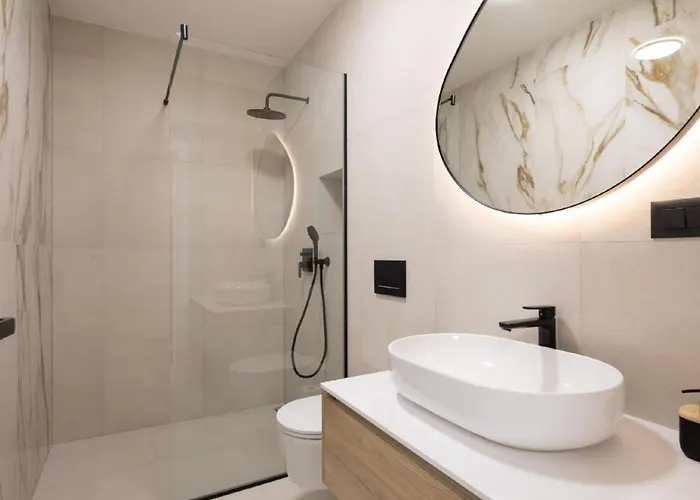 Luxury With Swimming Pool And Sauna トロギール