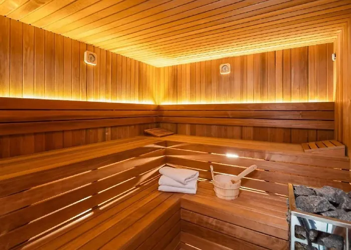 Luxury With Swimming Pool And Sauna *