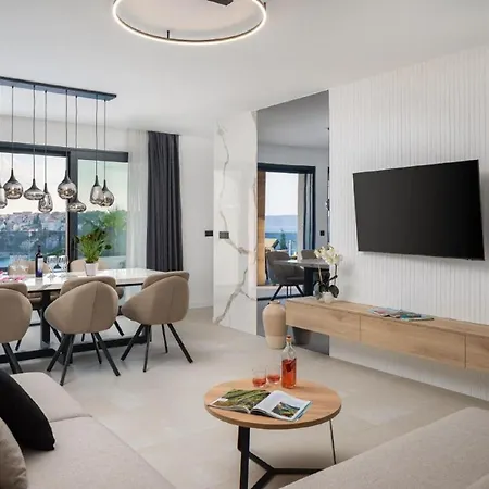 Luxury With Swimming Pool And Sauna *