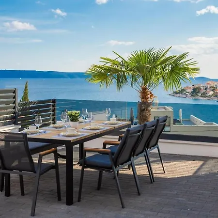 Luxury With Swimming Pool And Sauna