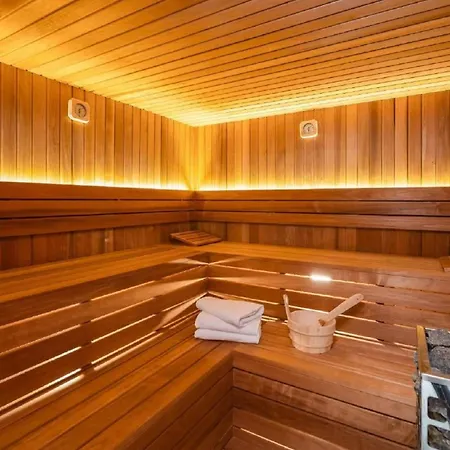 Luxury With Swimming Pool And Sauna *