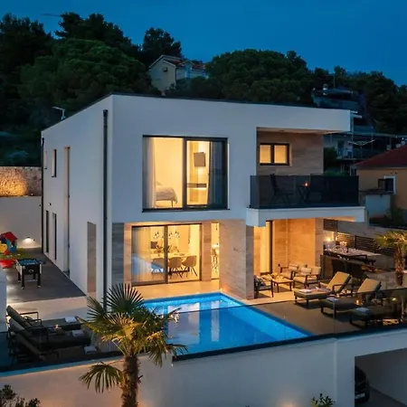 Vila Luxury With Swimming Pool And Sauna Trogir